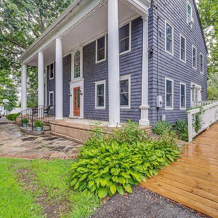 Quintessential New England Home With Patio And Grill! Putnam Exterior photo
