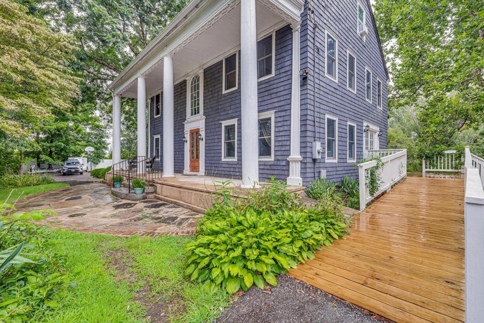 Quintessential New England Home With Patio And Grill! Putnam Exterior photo