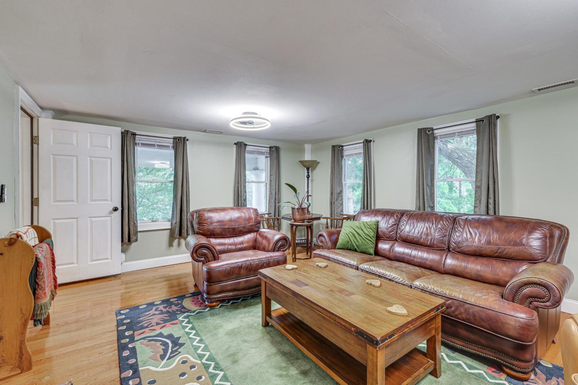 Quintessential New England Home With Patio And Grill! Putnam Exterior photo