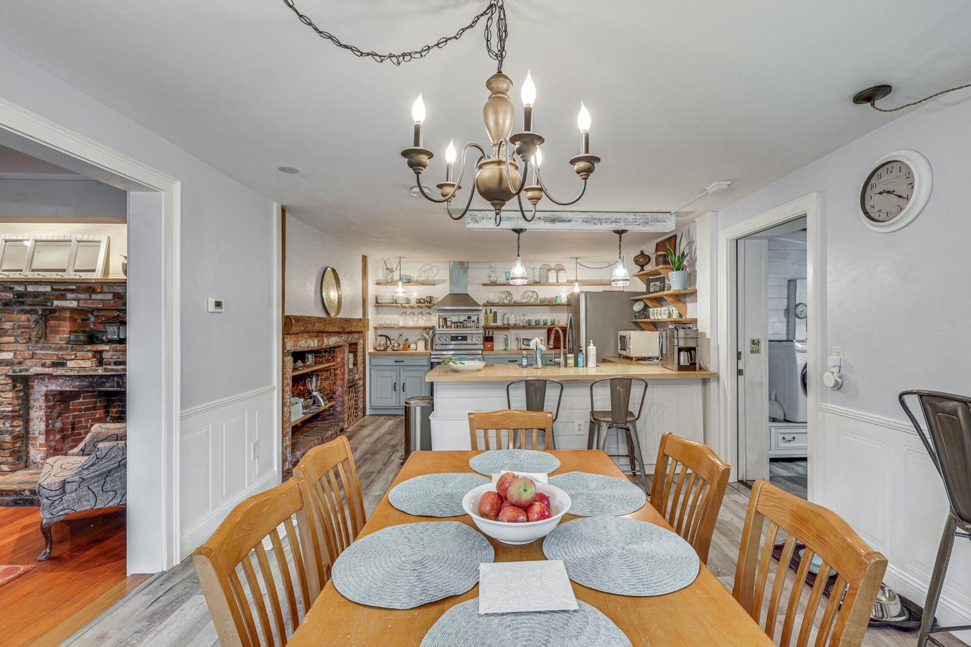 Quintessential New England Home With Patio And Grill! Putnam Exterior photo