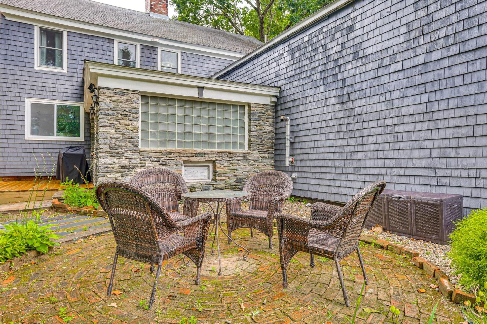 Quintessential New England Home With Patio And Grill! Putnam Exterior photo